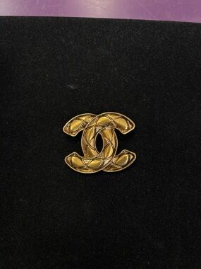 CHANEL Gold-Tone Quilted Interlocking CC Brooch